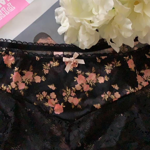 Victoria Secret panty - Picture 5 of 10